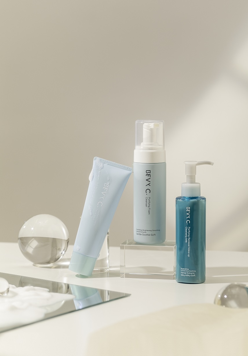 bevyc淨潤白洗卸人像洗臉情境照